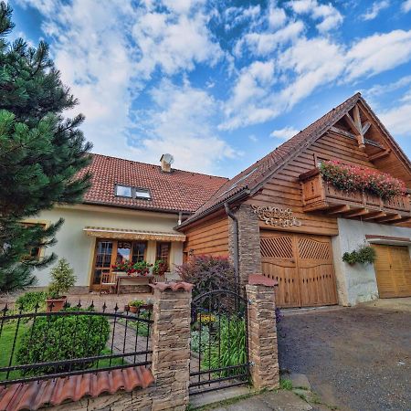 Penzion Sina Pavčina Lehota エクステリア 写真